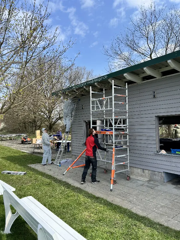 Frühjahrs-Arbeitssamstag auf dem Bahlinger Platz